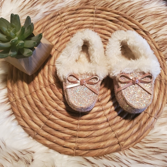 Target Other - Moccasins Size 5/6 Pink Fur Glitter Bow Baby